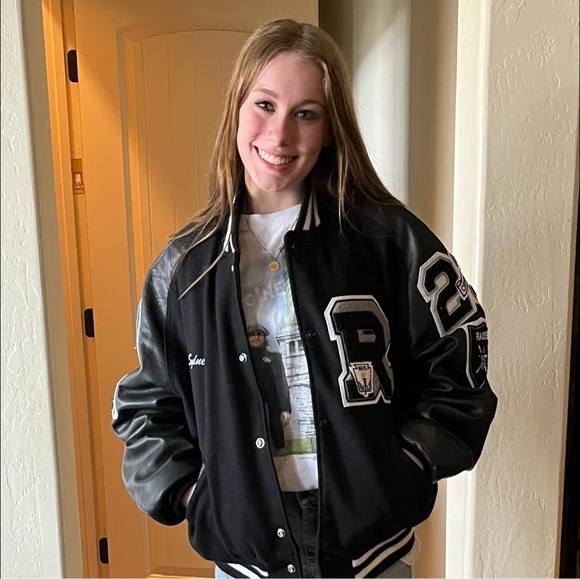 Meet your Posher, Alisa - Picture 1 of 1